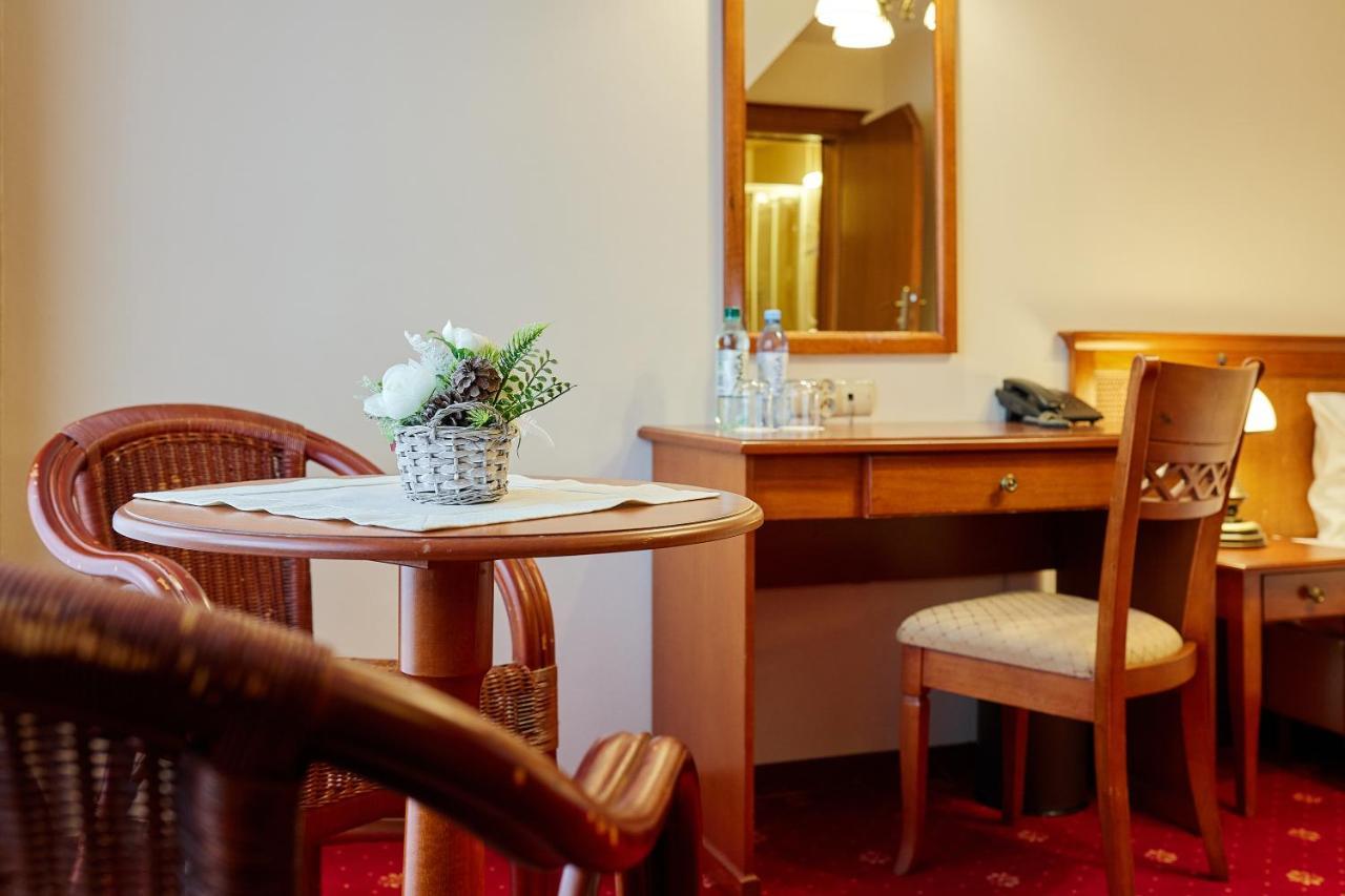 Hotel Burkaty Бялка-Татшаньска Экстерьер фото
