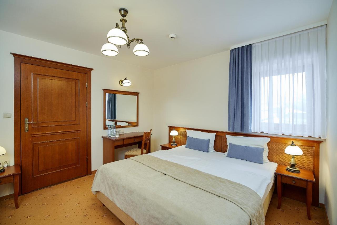 Hotel Burkaty Бялка-Татшаньска Экстерьер фото
