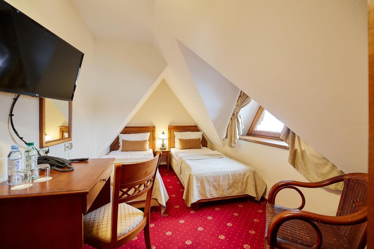 Hotel Burkaty Бялка-Татшаньска Экстерьер фото