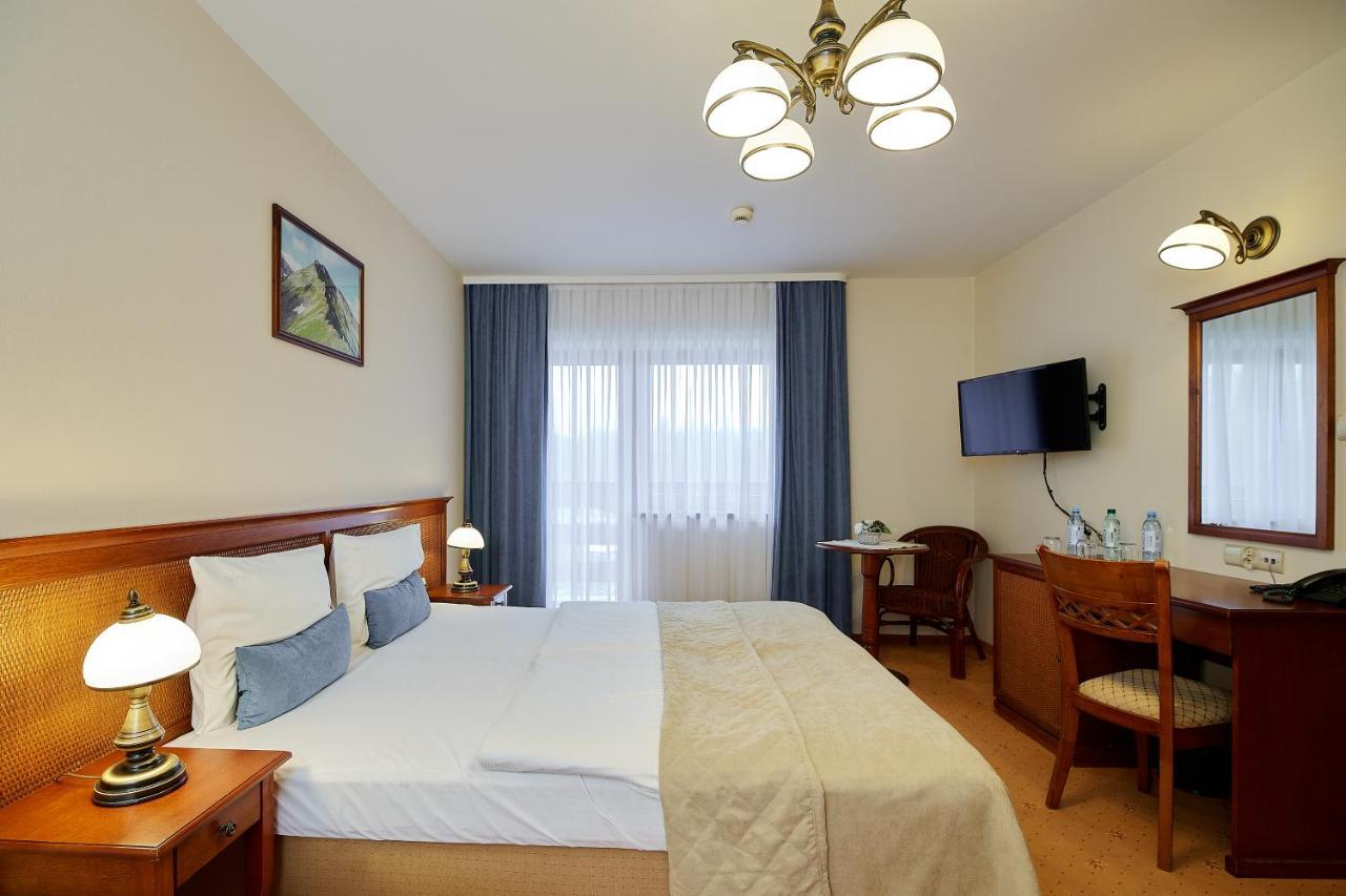 Hotel Burkaty Бялка-Татшаньска Экстерьер фото