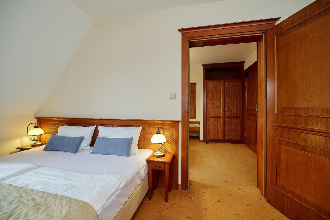 Hotel Burkaty Бялка-Татшаньска Экстерьер фото