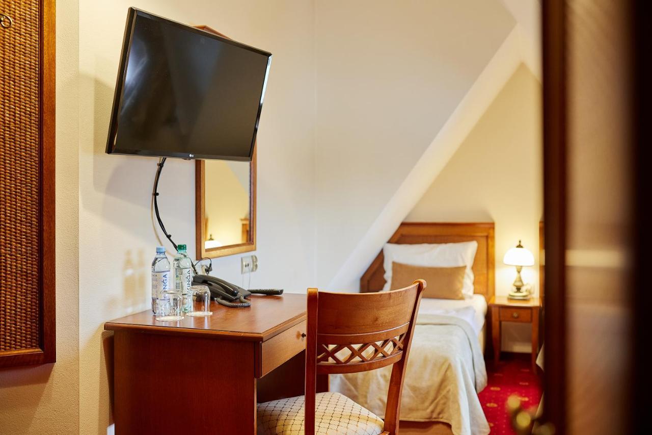 Hotel Burkaty Бялка-Татшаньска Экстерьер фото