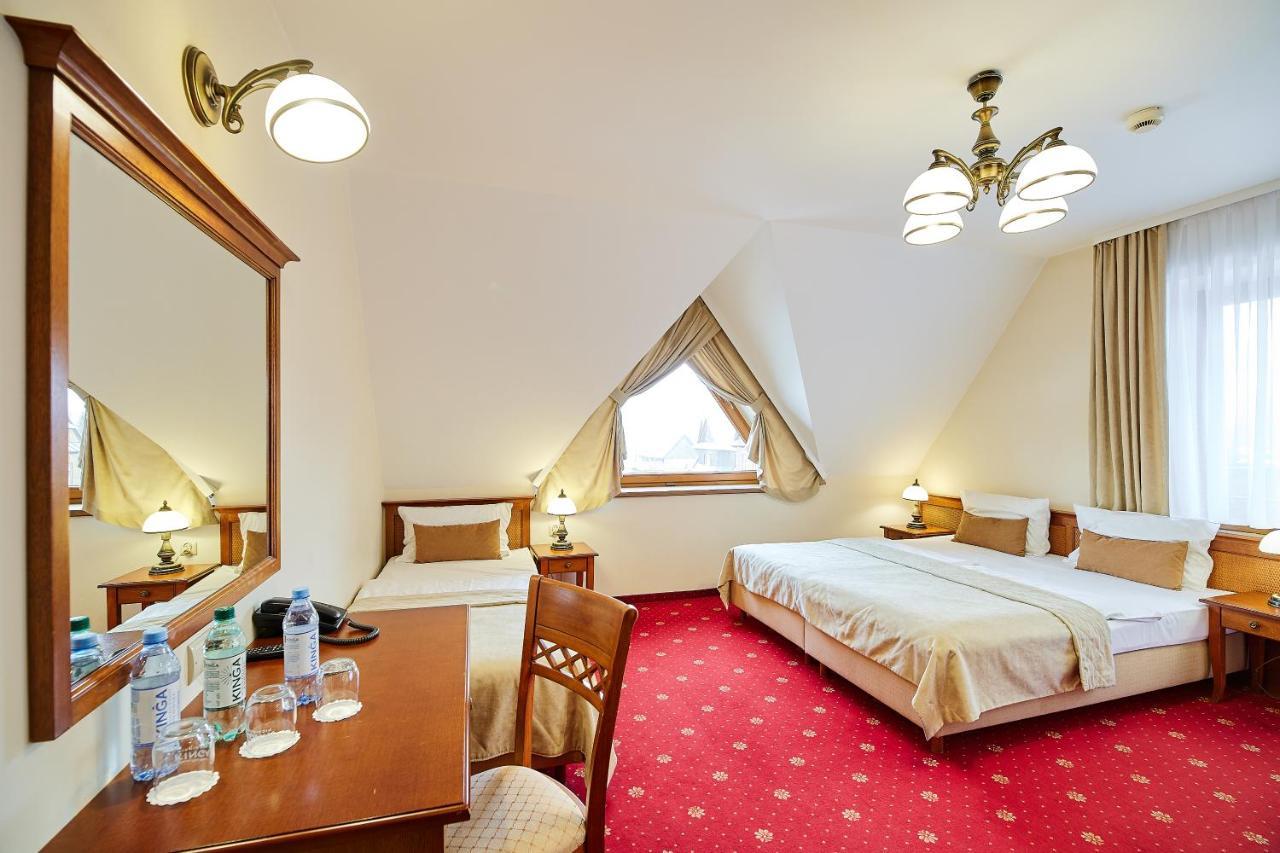 Hotel Burkaty Бялка-Татшаньска Экстерьер фото